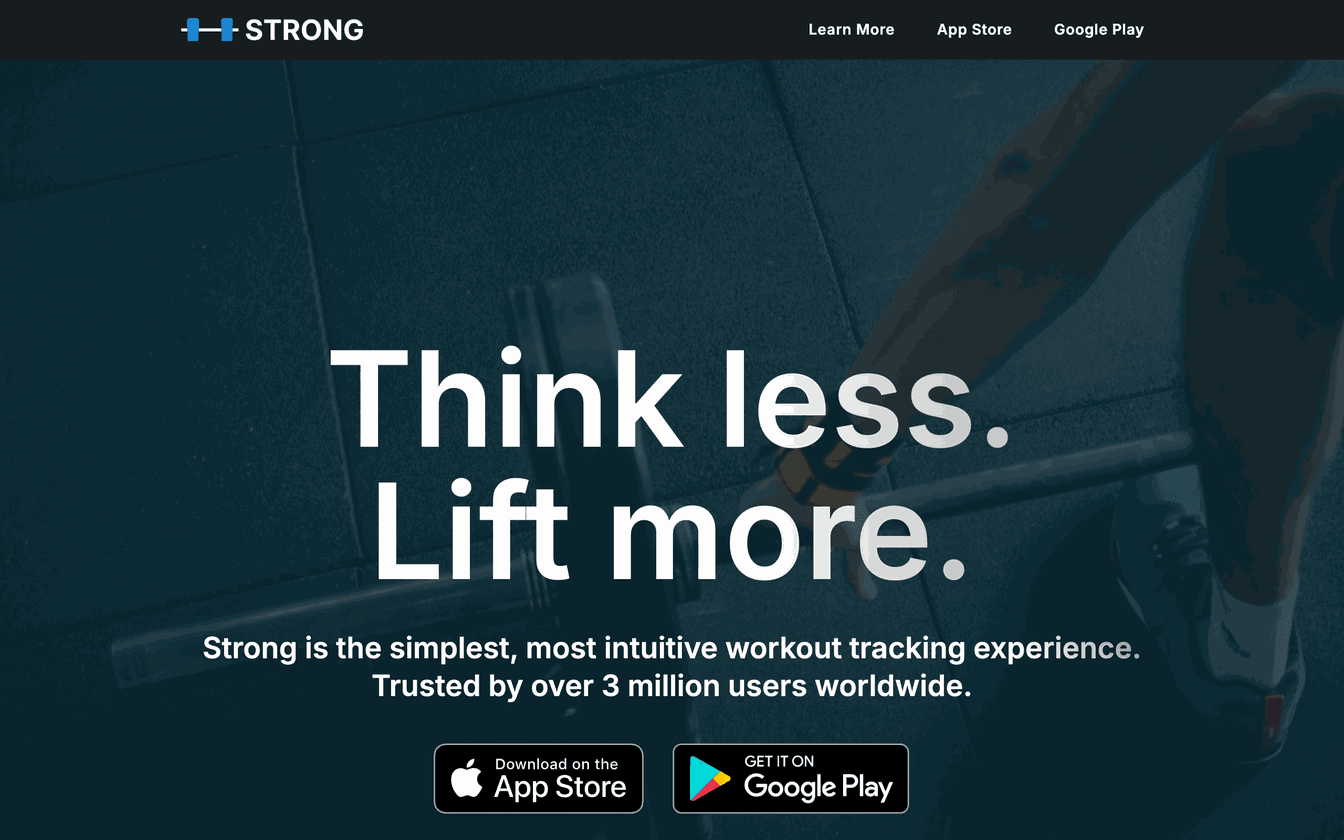 Strong公式サイトのトップページ。バーベルを持ち上げる人物の写真を暗く敷いた背景の中央に「Think less. Lift more.」と大きく置かれ、その下に説明文とApp Store・Google Playのダウンロードボタンが並んでいる